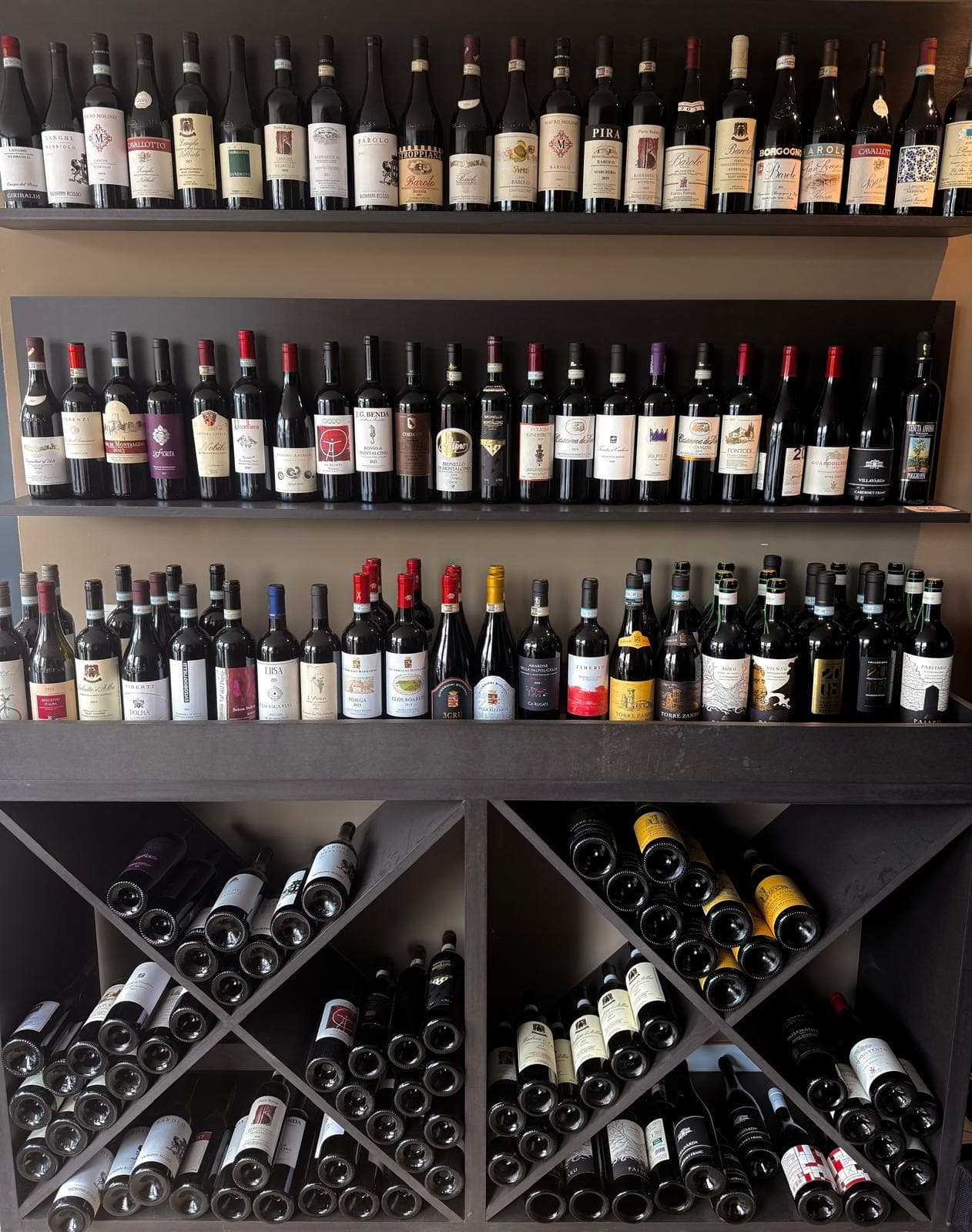 Wijnschappen in de winkel van Jurjen aan de Turfsingel
